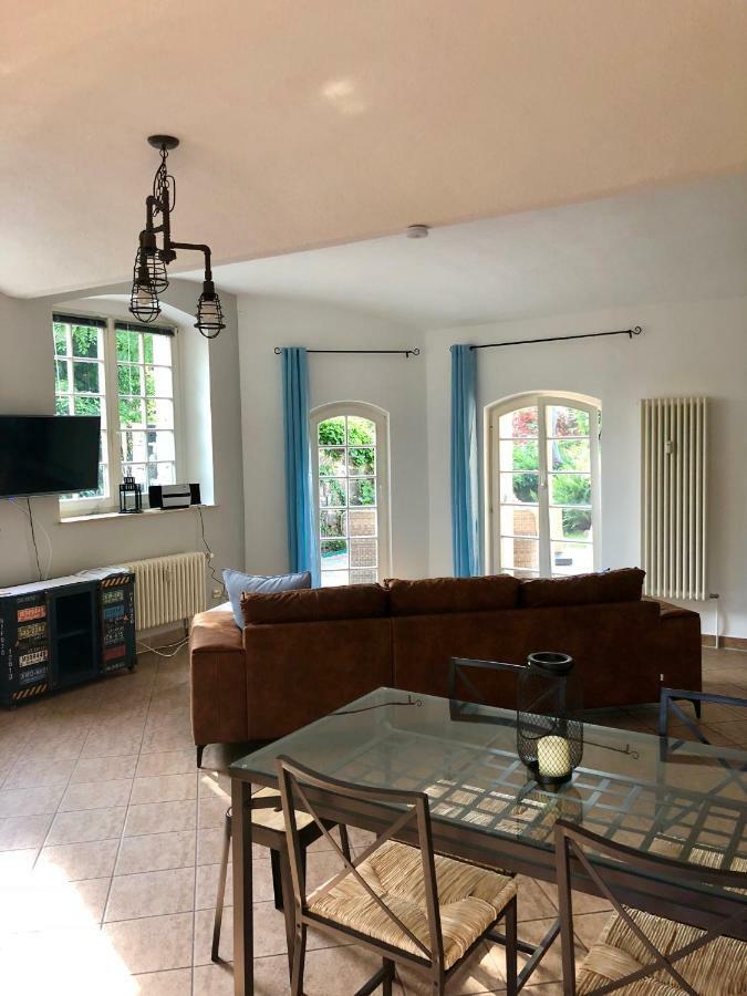 Ferienwohnung Am Wasser Villa Graf Von Pfeil Дрезден Екстериор снимка